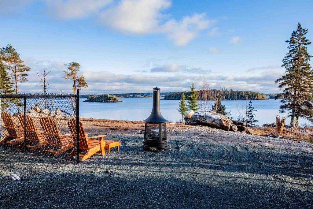 New English Point Oceanfront Living With Hot Tub Apartamento Head of Jeddore Exterior foto